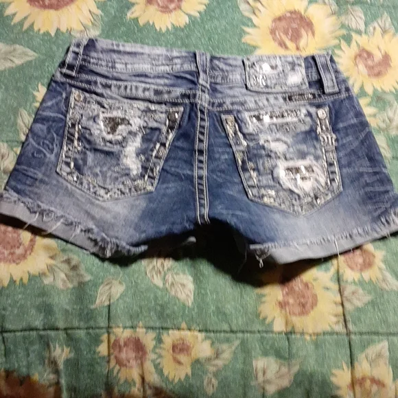 Miss Me Embellished silver shorts size 28 - Picture 2 of 10